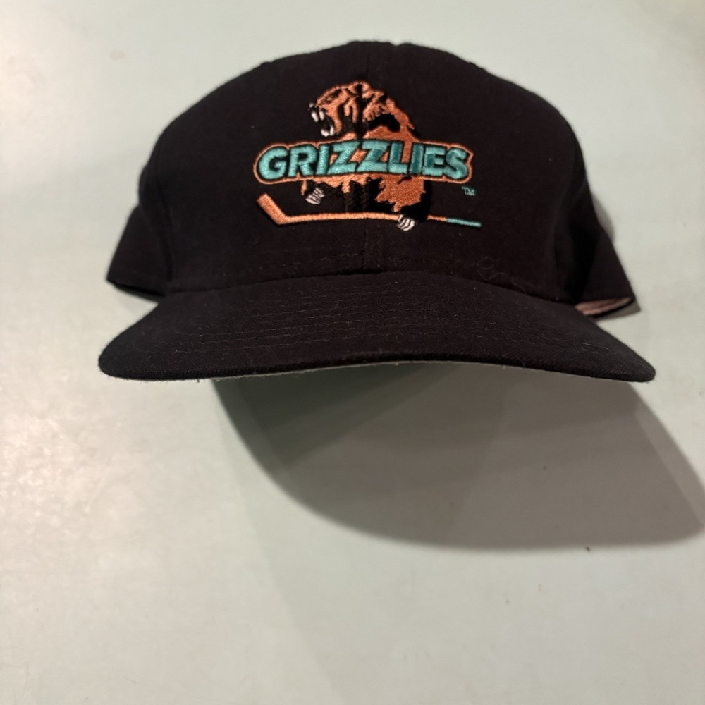 Vintage 90s Denver Grizzlies IHL Wool Fitted New Era Size 7 3/8 Black USA Hat